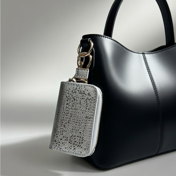 Silver Textured Key Holder - Picture 3 of 4